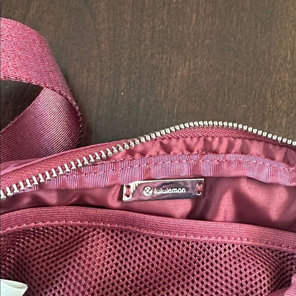 Lululemon Everywhere Adjustable Strap Belt Bag Burgundy Travel Vacation - Picture 6 of 12